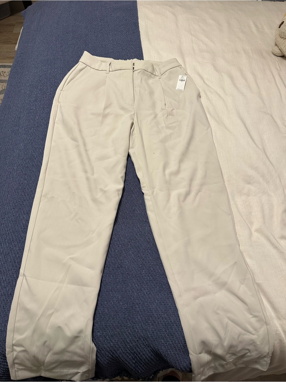 Old Navy Women's Straight Leg Trousers in Light Cream
